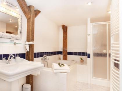 Grand Luxury Apartment Attic Hastalska - image 4