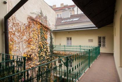 Gigantic Anenska Penthouse - image 18