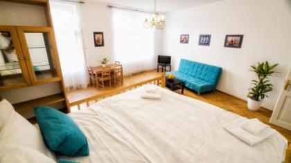 Apartment by the Old Town Square - image 3