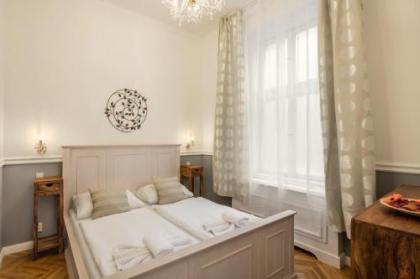 Masna 19 Old Town Apartment - image 11