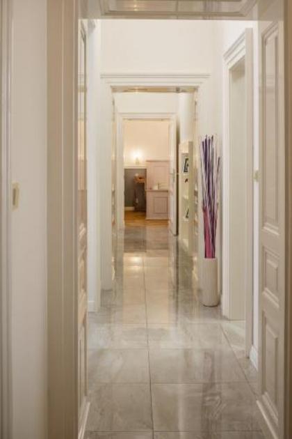 Masna 19 Old Town Apartment - image 17