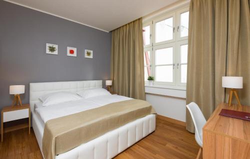 Hotel Garden Court - main image