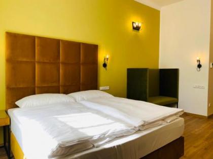 Hotel Garden Court - image 4