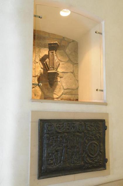 Royal Road Apartment - image 11