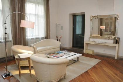 Royal Road Apartment - image 14
