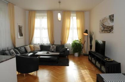 Royal Road Apartment - image 2
