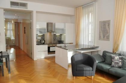 Royal Road Apartment - image 3