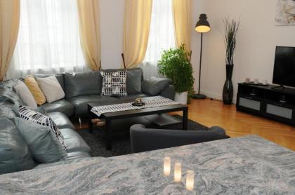 Royal Road Apartment - image 4