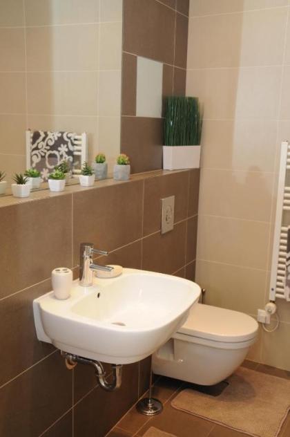 Royal Road Apartment - image 8