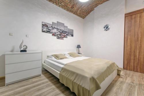 Residence Dobrovskeho 30 - image 3