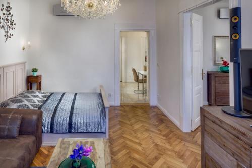 Dusni 13 Old Town Apartment - image 6
