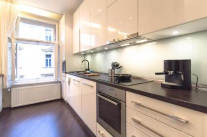 Stylish apartment at Žižkov - image 5