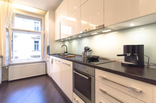 Stylish apartment at Žižkov - image 5