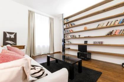 Supercosy Apartment at Žižkov - image 11