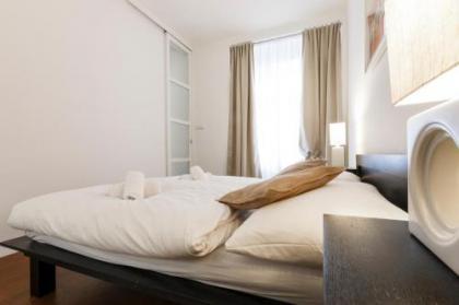 Supercosy Apartment at Žižkov - image 12