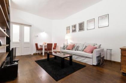 Supercosy Apartment at Žižkov - image 4