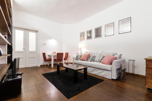Supercosy Apartment at Žižkov - image 4