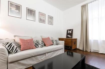 Supercosy Apartment at Žižkov - image 8