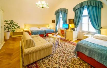 Josephine Old Town Square Hotel - image 3