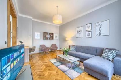 Spacious And Bright Apartment Dusni 13 - image 1