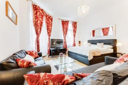Old Town Square Royal Apartment - image 1