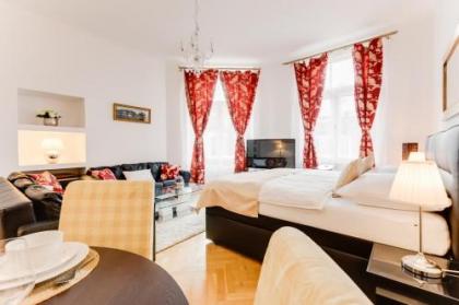 Old Town Square Royal Apartment - image 4