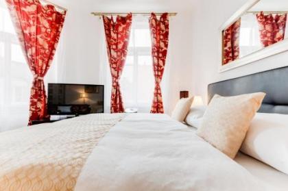 Old Town Square Royal Apartment - image 5