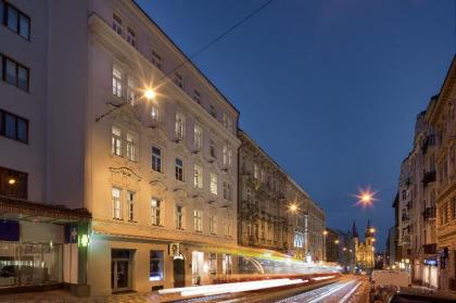 Louren Apartments - image 1