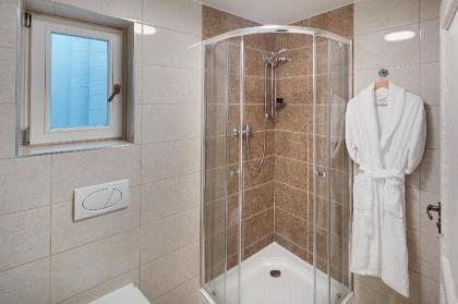 Louren Apartments - image 13