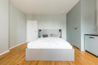 Sunny Riverside Apartments - image 10