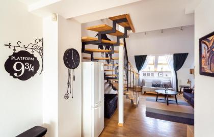 4BR 3BATH BALCONY central Harry Potter penthouse - image 3