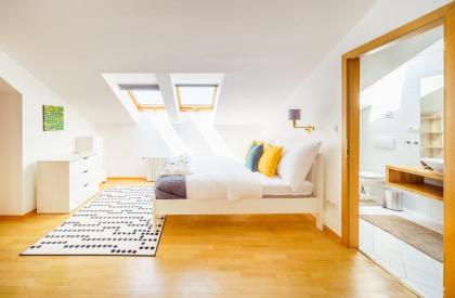 HOME ALONE 5BR+3BATH Penthouse in center of Prague - image 11
