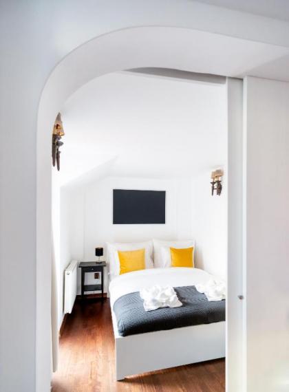 5BR 2BATH Masarykovo nábřeží apartment - image 10