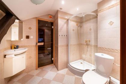 5BR 2BATH Masarykovo nábřeží apartment - image 16