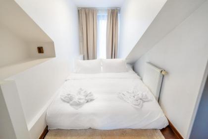 5BR 2BATH Masarykovo nábřeží apartment - image 17