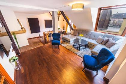 5BR 2BATH Masarykovo nábřeží apartment - image 8