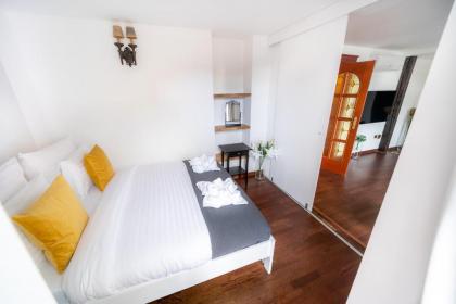 5BR 2BATH Masarykovo nábřeží apartment - image 9