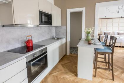 Letna Garden Suites - image 10