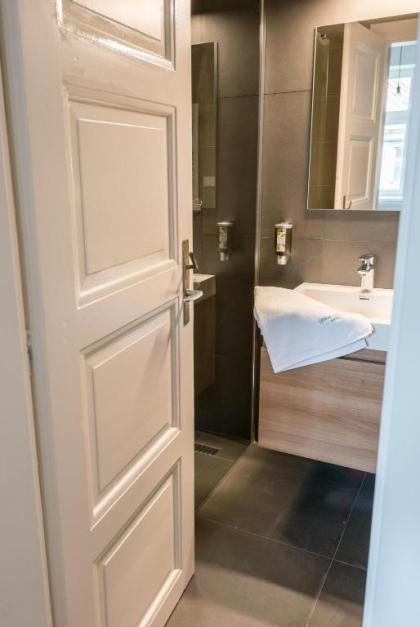 Letna Garden Suites - image 18