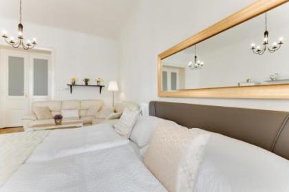 Diamond Riverside Apartment in the Heart of Prague - image 16
