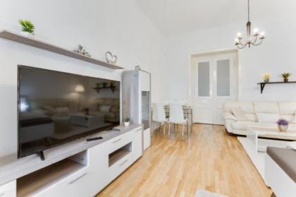 Diamond Riverside Apartment in the Heart of Prague - image 19
