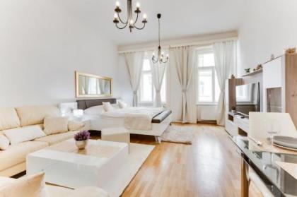 Diamond Riverside Apartment in the Heart of Prague - image 2