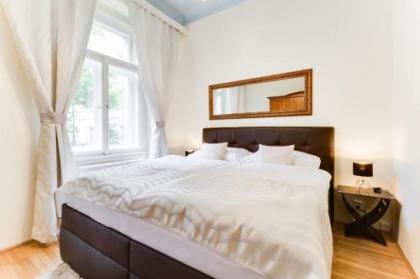 Diamond Riverside Apartment in the Heart of Prague - image 3