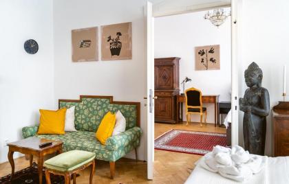 Kafka Apartment 4BR+2bath Old Town - image 7