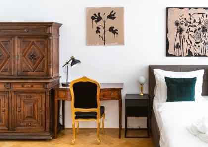 Kafka Apartment 4BR+2bath Old Town - image 8