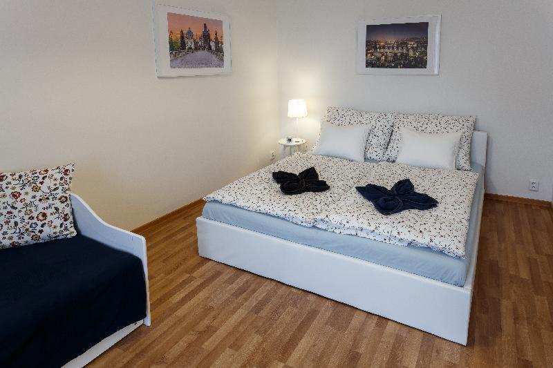 Modern Romantic Apartment close to Castle - main image