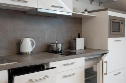 Cosy New Town Attic Studio - image 12