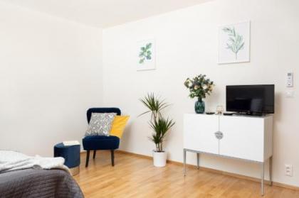 Cosy New Town Attic Studio - image 3