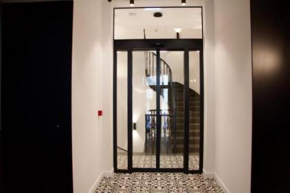Chevron Hotel - image 12