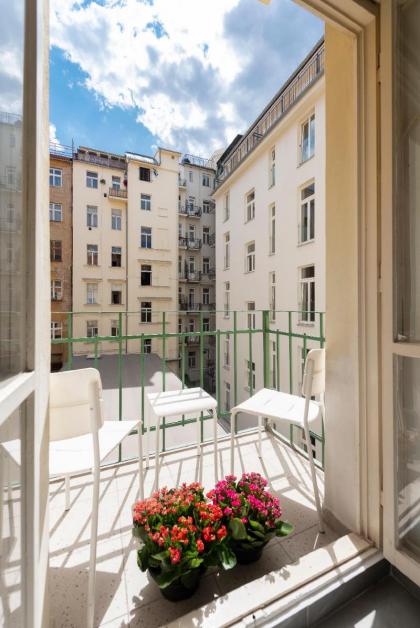 Wenceslas Square Apartment by MABANO ESTATES - image 5